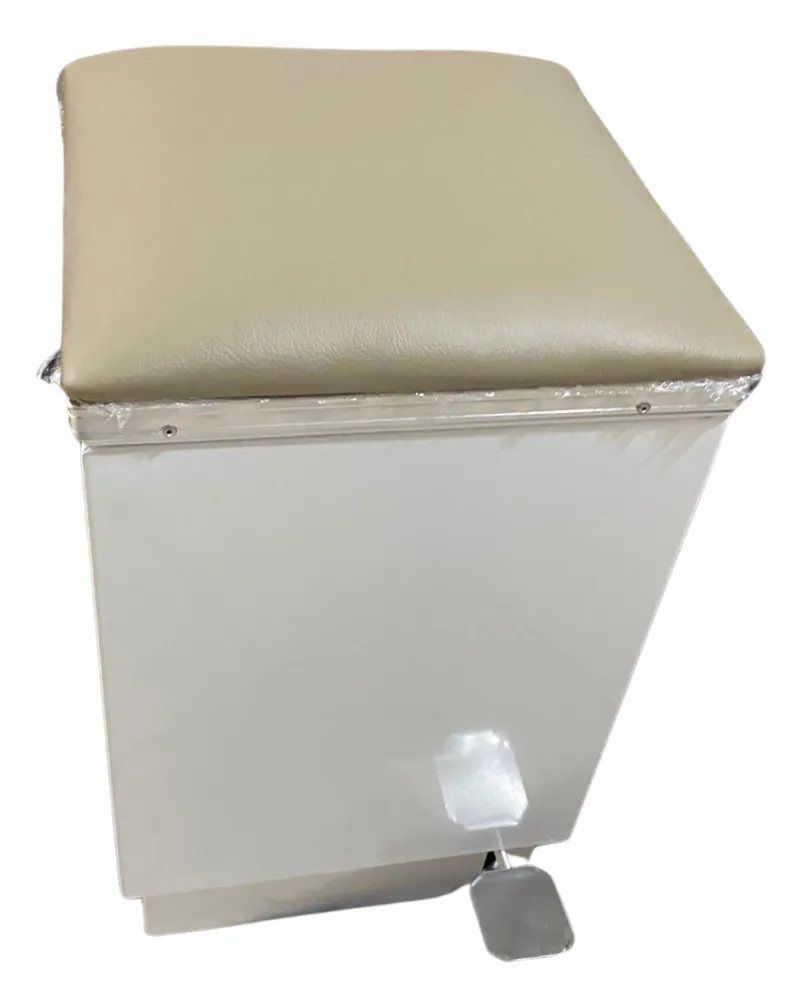 [ARM-B0589-N] Bote De Basura Acojinado Con Pedal (Negro)